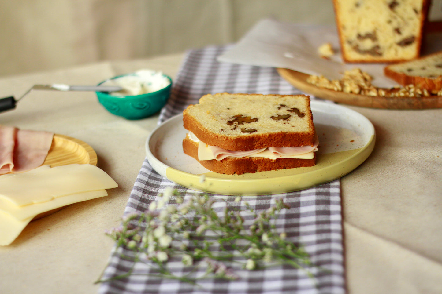 Sandwich de pan de nuez