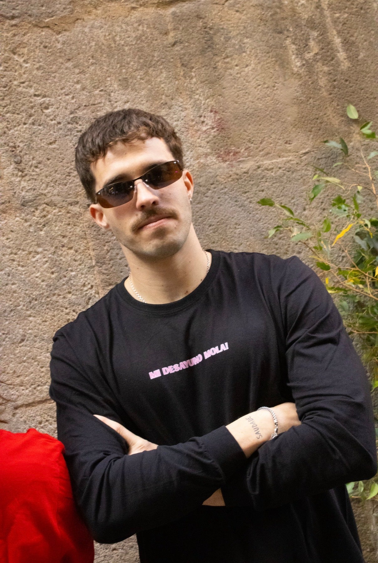 Sudadera negra con estilo