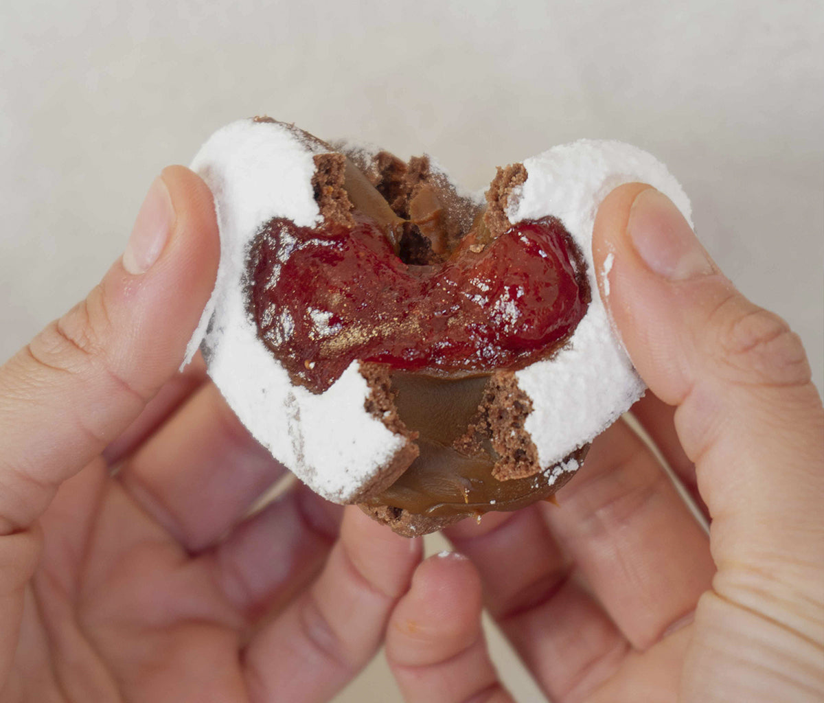 Alfajor con frambuesa