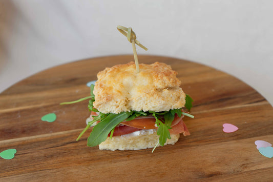 Scones de queso rellenos